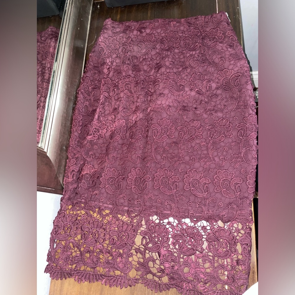 Bar III, Midi lace skirt, lined. Size M
